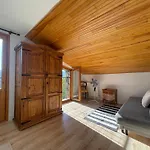 Uria Apartman Gavín