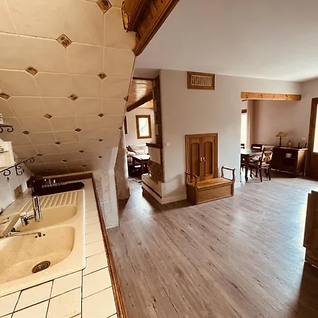 Uria Apartment *
